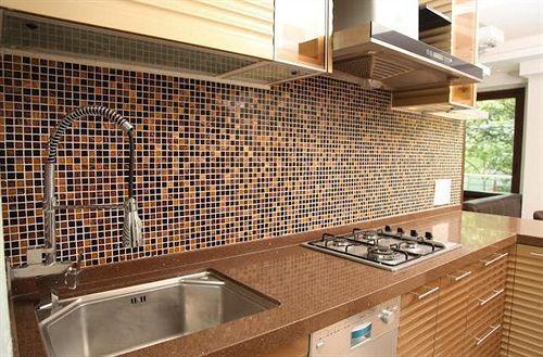 Мумбаи: Laurent & Benon Suites - Santacruz East