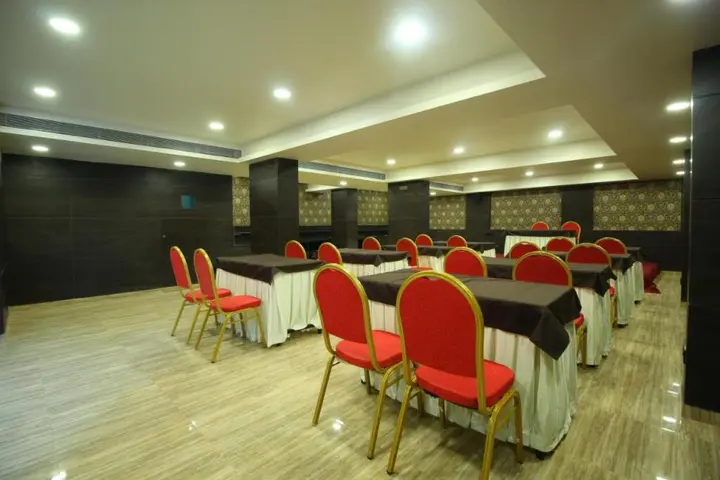 Сурат: Central Beacon Hotel Surat