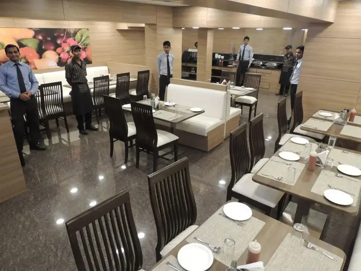 Сурат: Central Beacon Hotel Surat