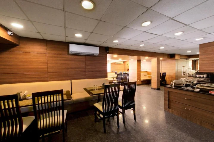 Сурат: Central Beacon Hotel Surat