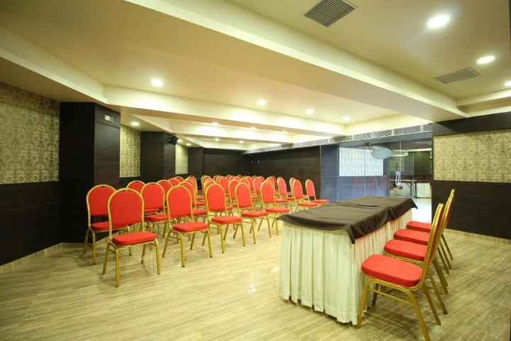 Сурат: Central Beacon Hotel Surat