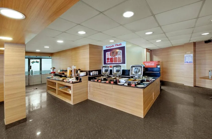 Сурат: Central Beacon Hotel Surat