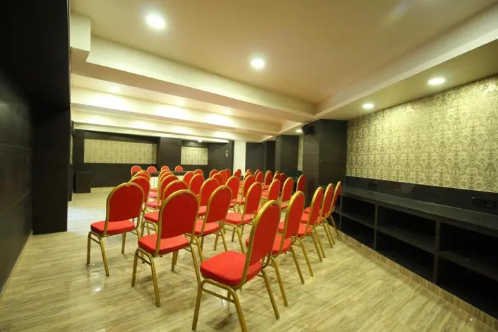 Сурат: Central Beacon Hotel Surat