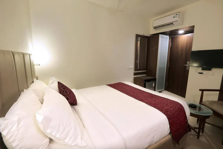 Сурат: Central Beacon Hotel Surat