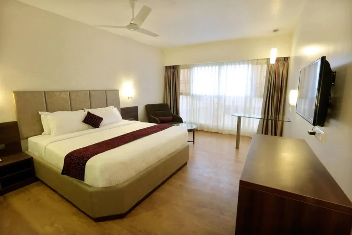 Сурат: Central Beacon Hotel Surat