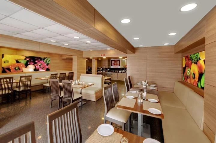 Сурат: Central Beacon Hotel Surat