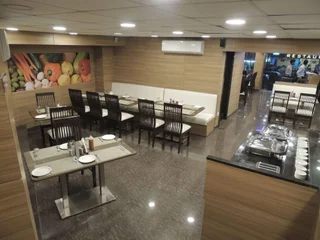 Сурат: Central Beacon Hotel Surat