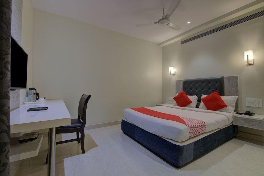 Висакхапатнам: OYO 2653 The Orange Hotel