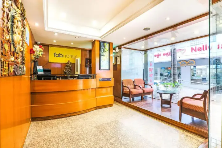 Бангалор: Sri Krishna Suites