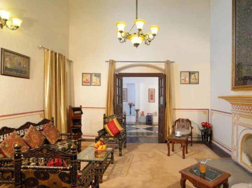 Бадди: Ramshehar Fort Resort