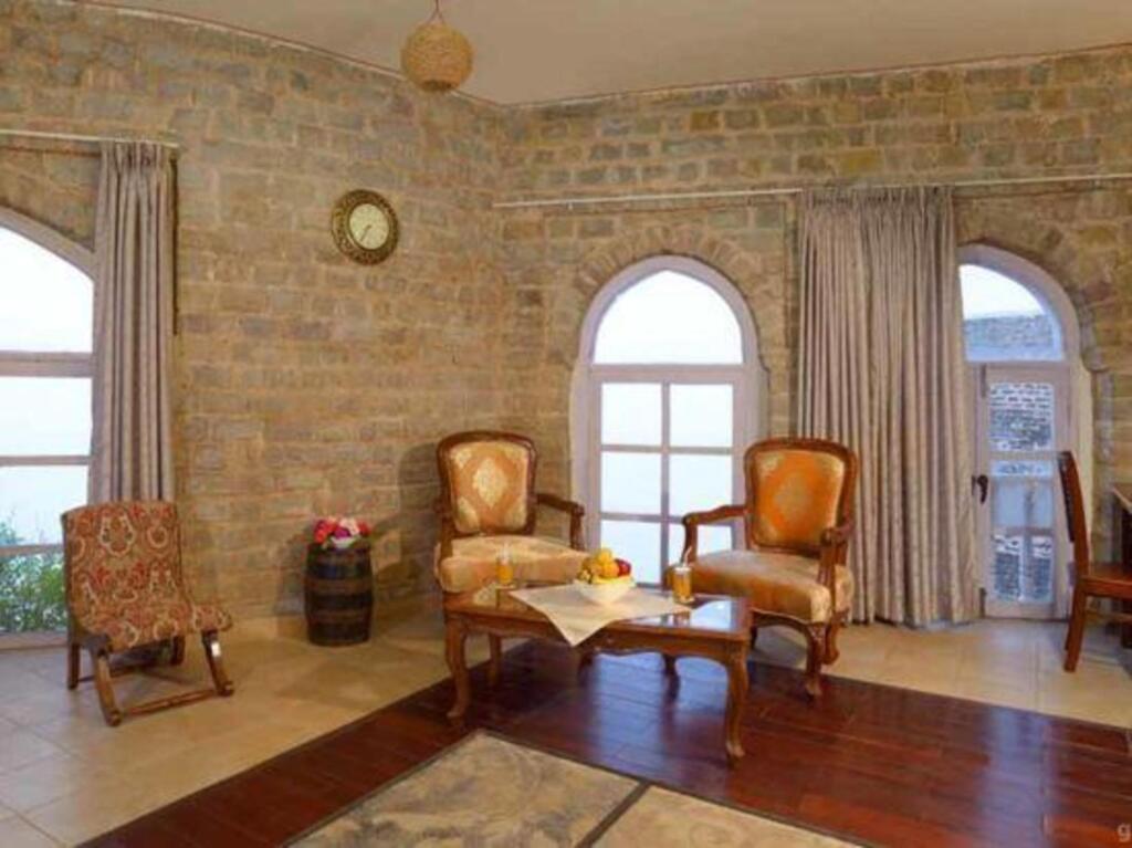 Бадди: Ramshehar Fort Resort