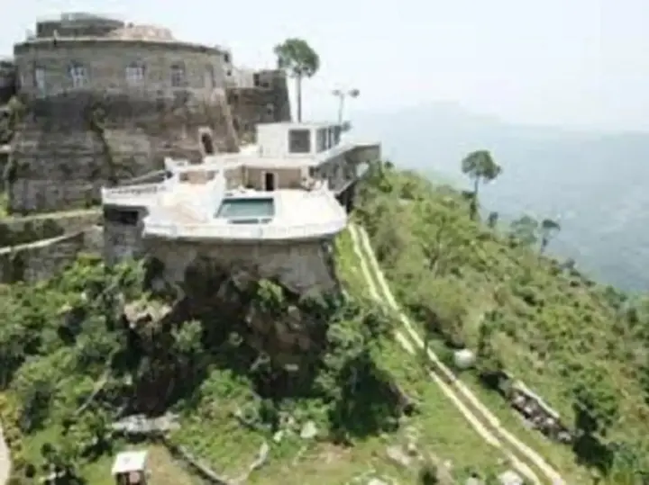 Бадди: Ramshehar Fort Resort