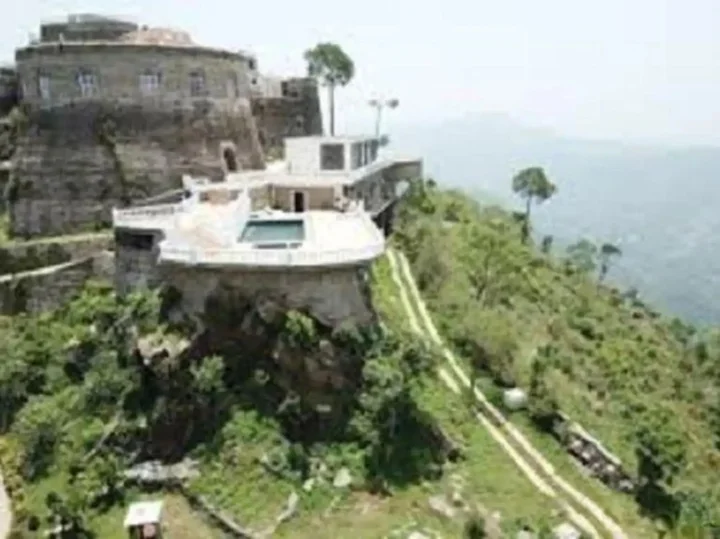 Бадди: Ramshehar Fort Resort