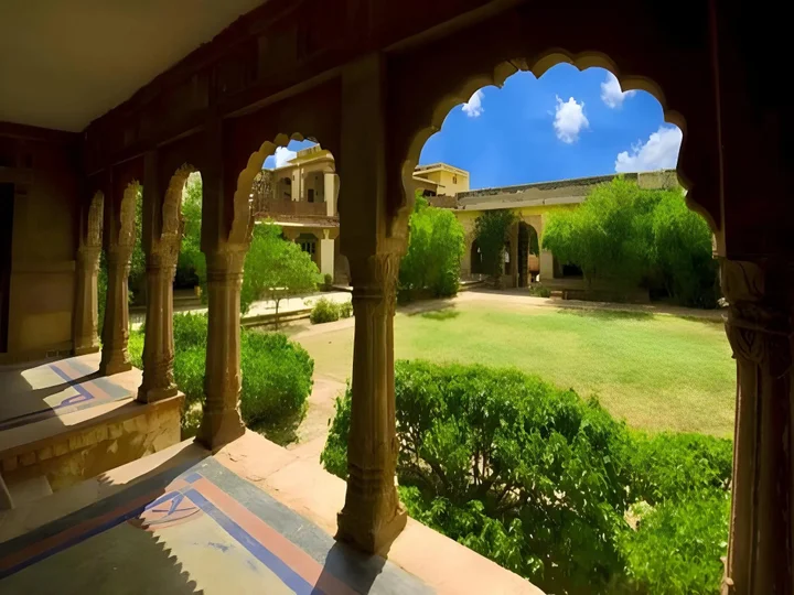 Чанделао: Chandelao Garh Hotel