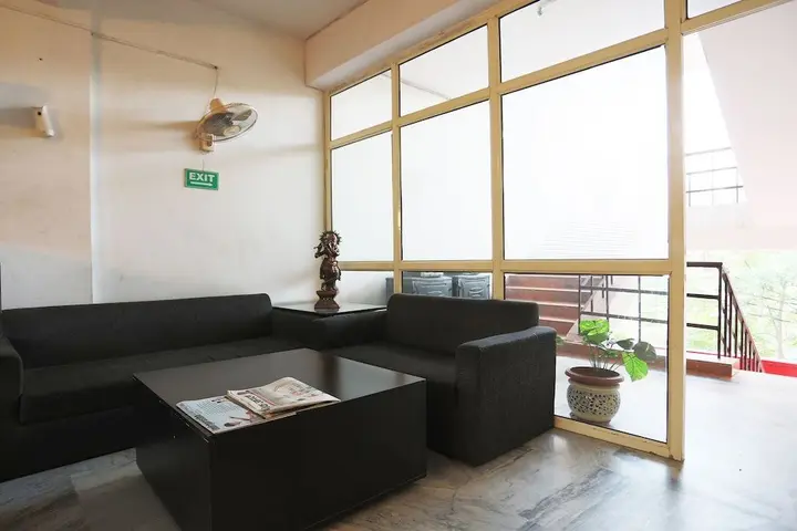 Нойда: BRS Homes Service Apartments