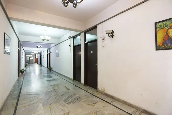Нойда: BRS Homes Service Apartments