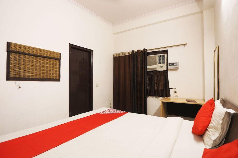 Нойда: BRS Homes Service Apartments