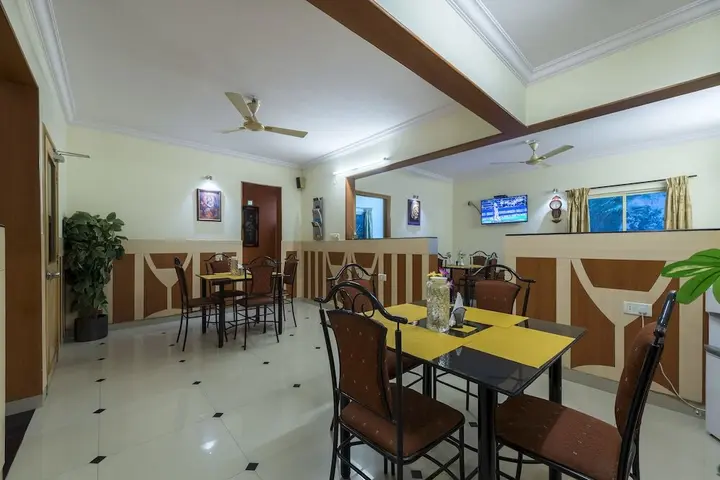 Бангалор: Hotel Raj Comforts - Golf View