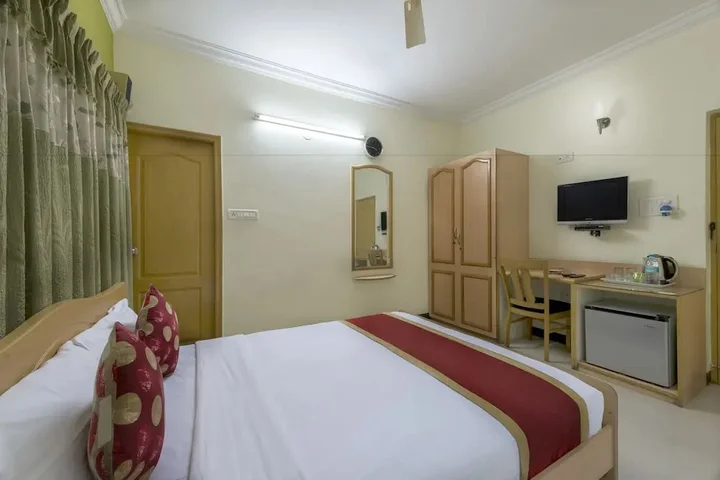Бангалор: Hotel Raj Comforts - Golf View