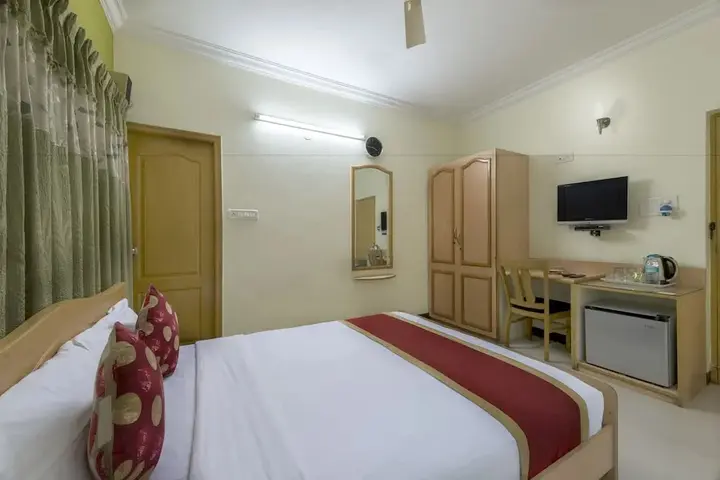 Бангалор: Hotel Raj Comforts - Golf View