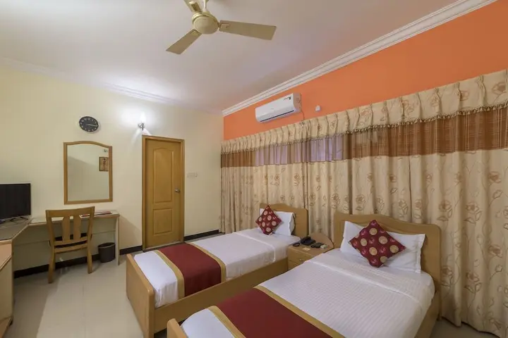 Бангалор: Hotel Raj Comforts - Golf View
