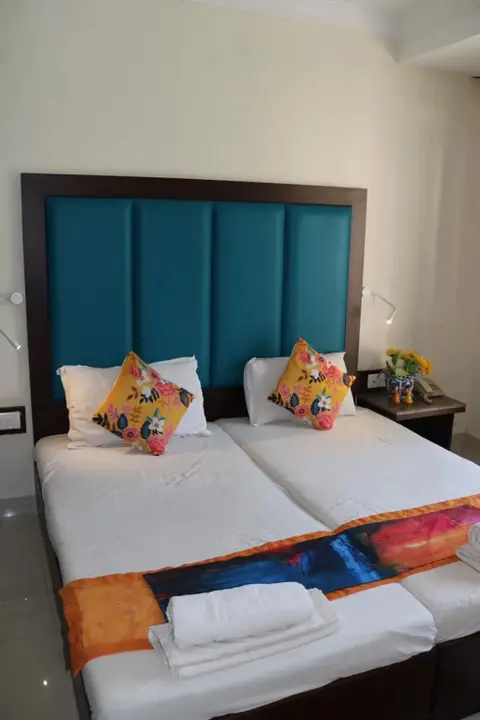 Бага: Riverside Regency Resort