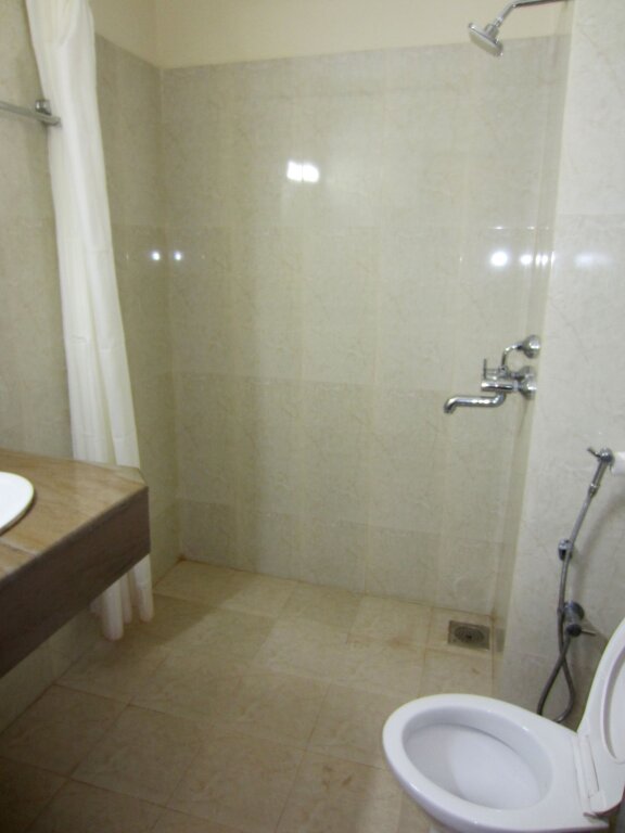 Бага: Riverside Regency Resort