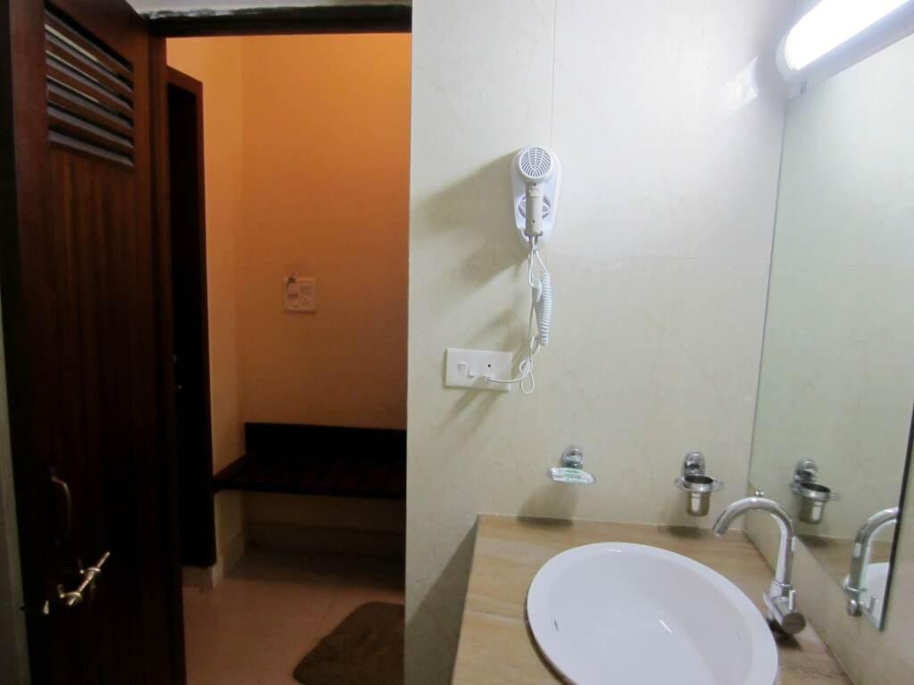 Бага: Riverside Regency Resort