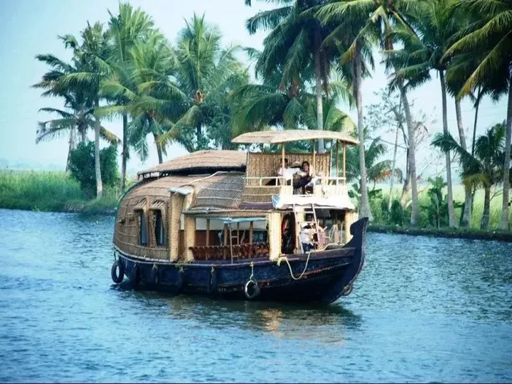 Аллеппи: B 4 You Houseboats