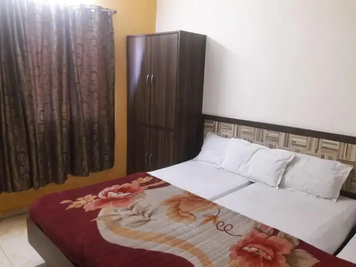 Нашик: Hotel Saffronn