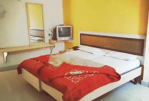 Нашик: Hotel Saffronn