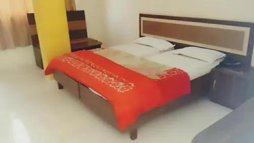 Нашик: Hotel Saffronn