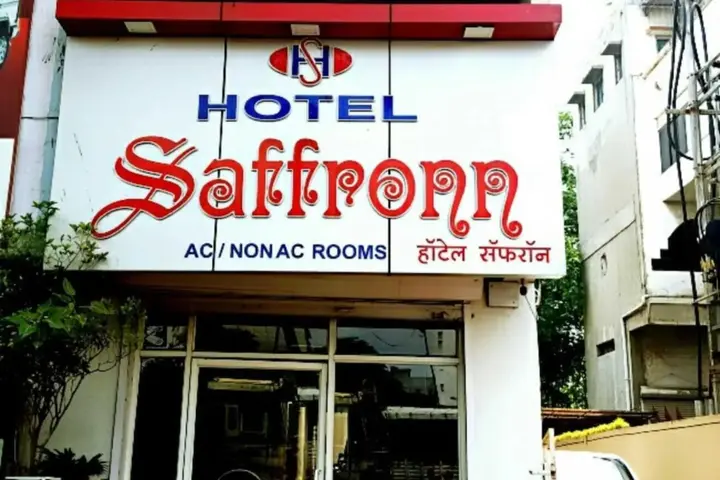 Нашик: Hotel Saffronn