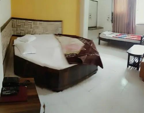Нашик: Hotel Saffronn