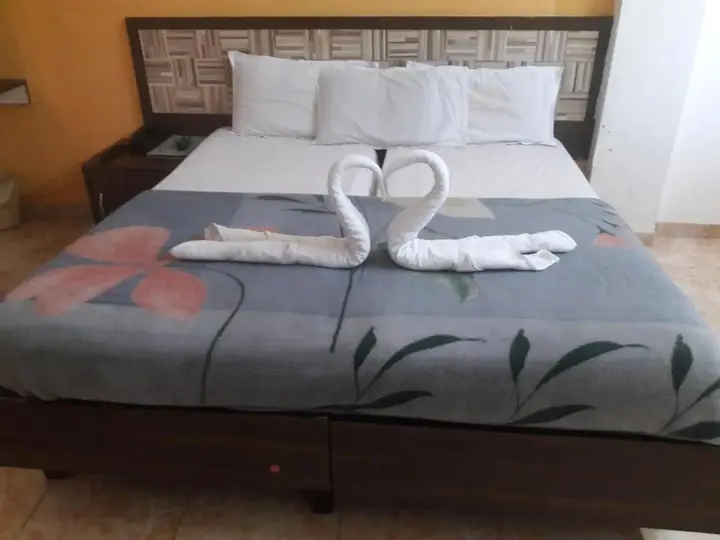 Нашик: Hotel Saffronn