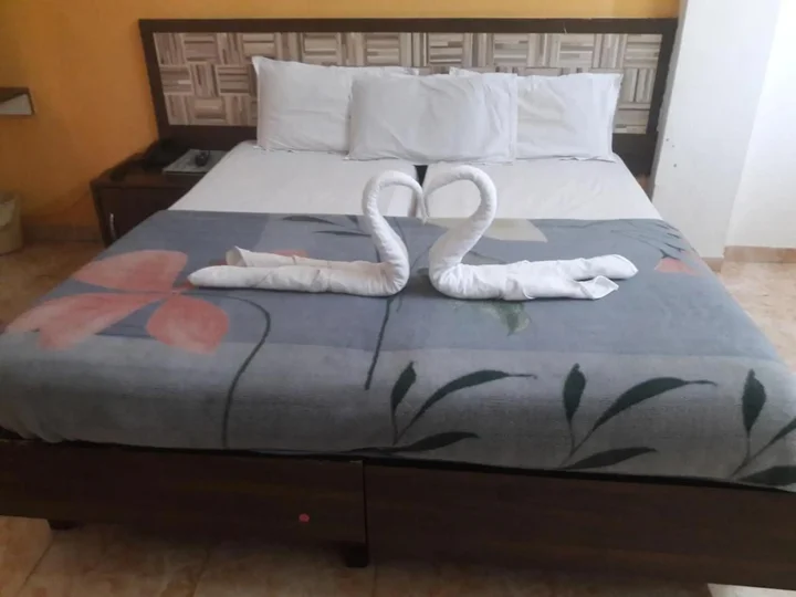 Нашик: Hotel Saffronn