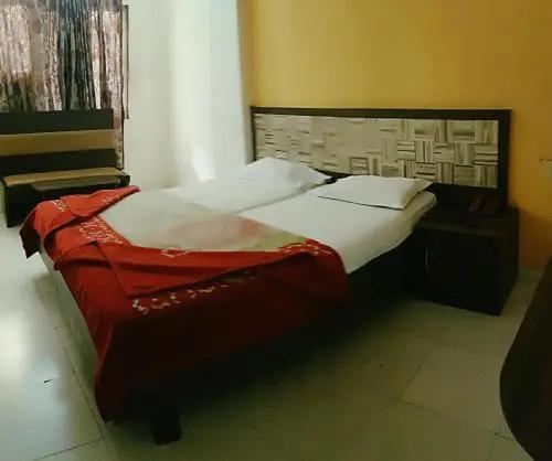 Нашик: Hotel Saffronn