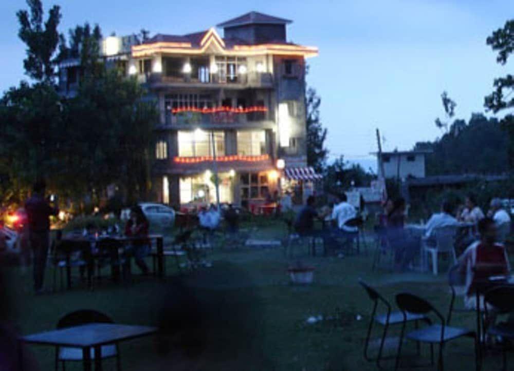 Кангра: Centre Point Resorts And Club
