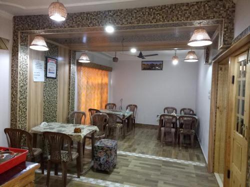 Шринагар: Hotel Kashmir Inn