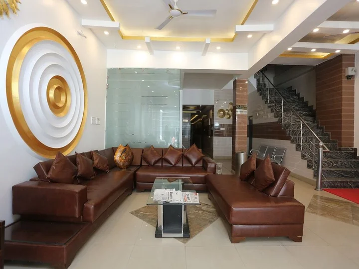 Катра: Hotel Premier