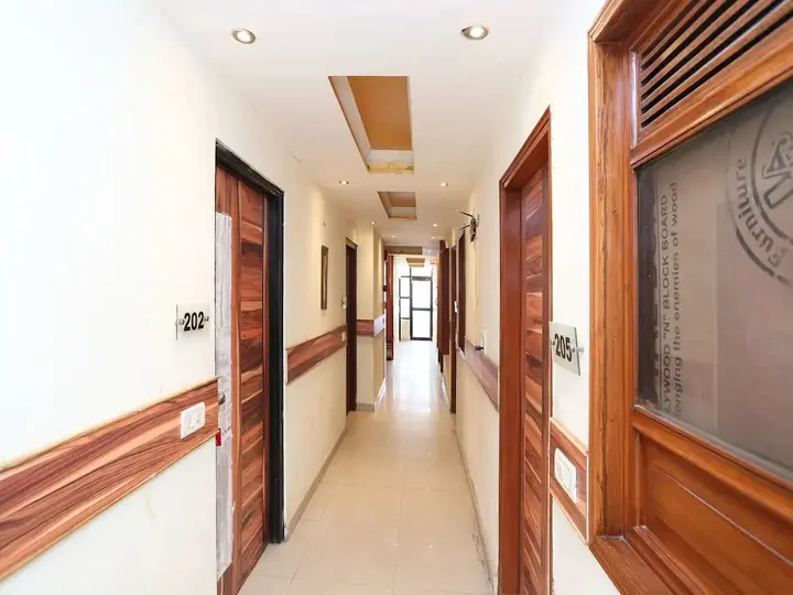 Нью-Дели: Hotel Atithi