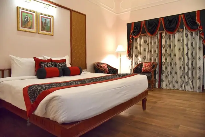Бхопал: Noor-Us-Sabah Palace