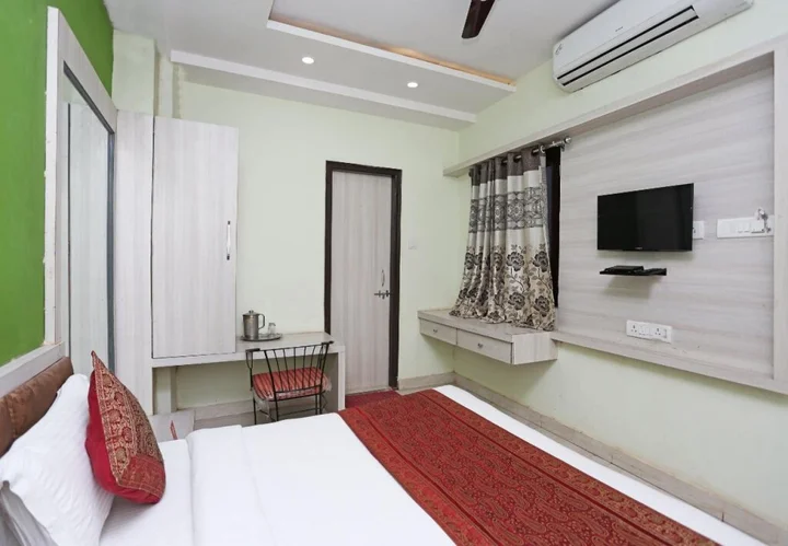 Варанаси: OYO 3996 HKJ Residency