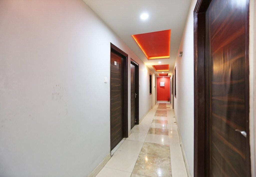 Варанаси: OYO 3996 HKJ Residency