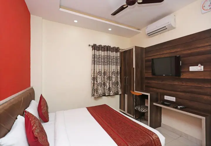 Варанаси: OYO 3996 HKJ Residency