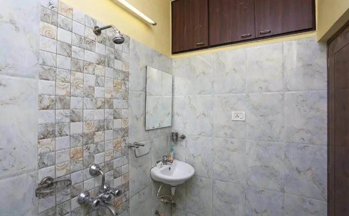 Колката: OYO 2715 Bellanzo
