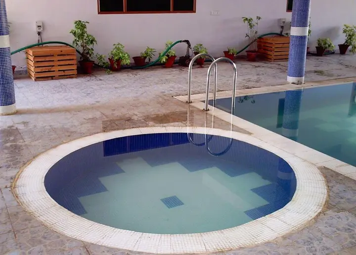 Казаули: Surya RockRose Resort