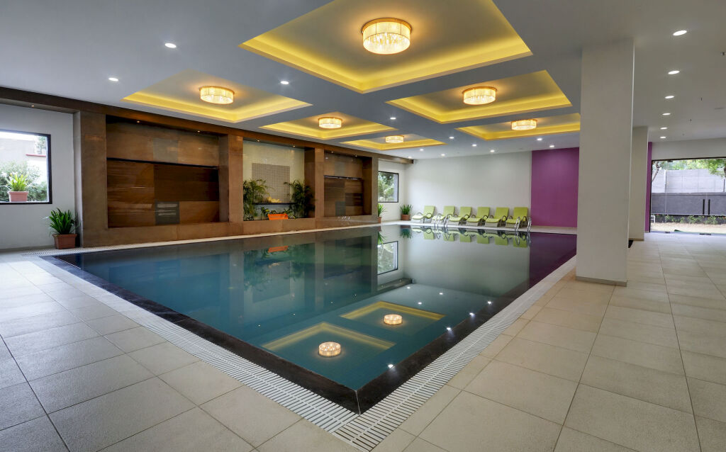 Ахмедабад: Narayani Heights Hotel and Resort