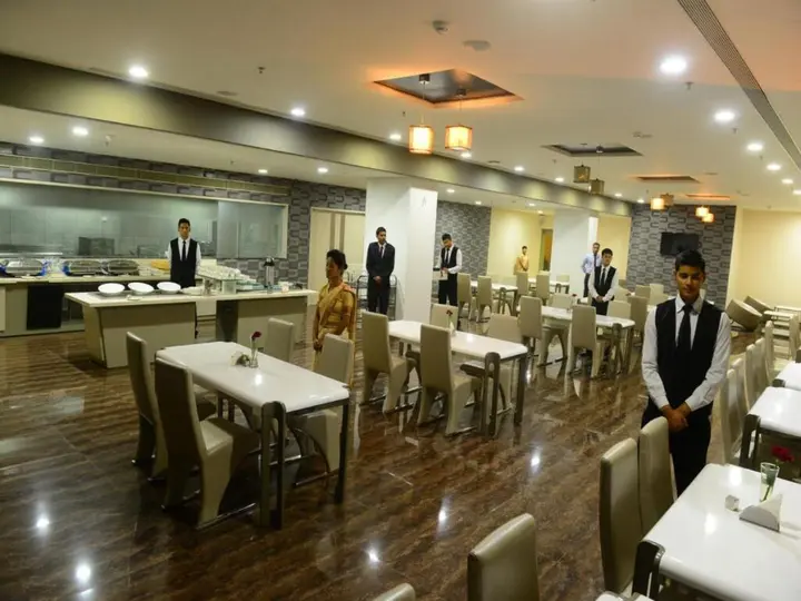 Ахмедабад: Narayani Heights Hotel and Resort