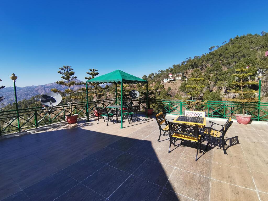 Куфри: Maple Resort Chail